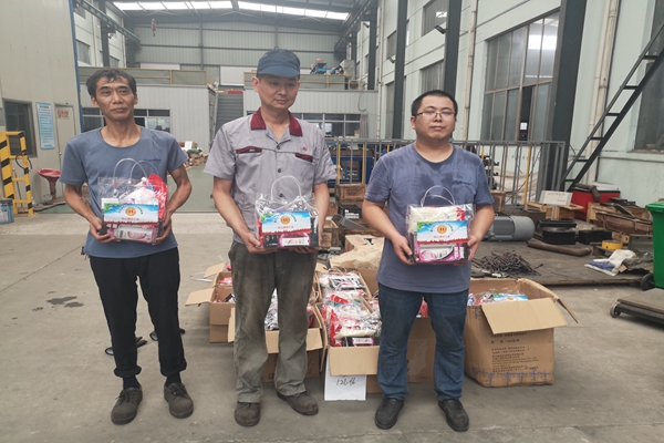 阳山镇总工会到无锡EVO视讯开展“夏季送清凉”活动