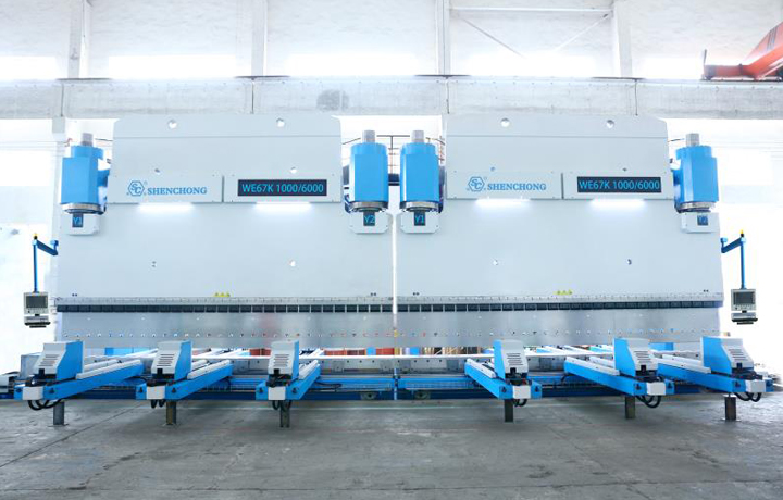 双机联动数控折弯机1000T6000×2双机联动ESA550，16轴出口.jpg